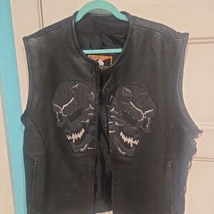 Biker leather vest w reflective Skulls 2 interior pockets and 6 interior Pockets
